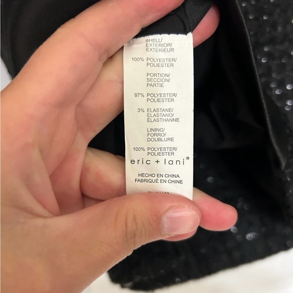 Chic Black Women's Blazer with Textured Detail - Picture 6 of 9